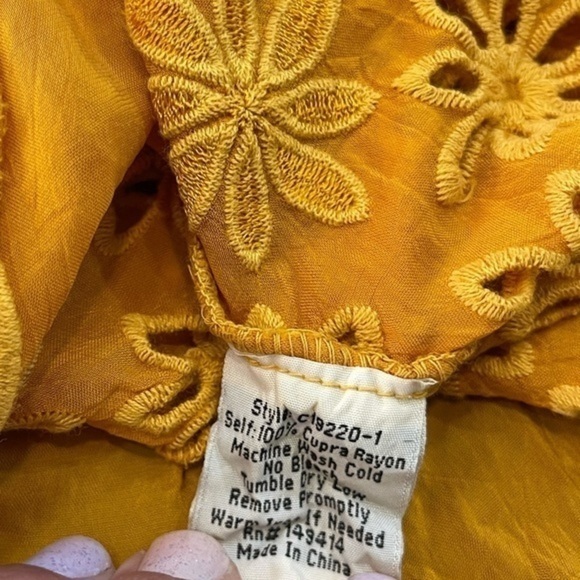 NWT Johnny Was Short Sleeve Eyelet Top Size Large - Picture 11 of 16